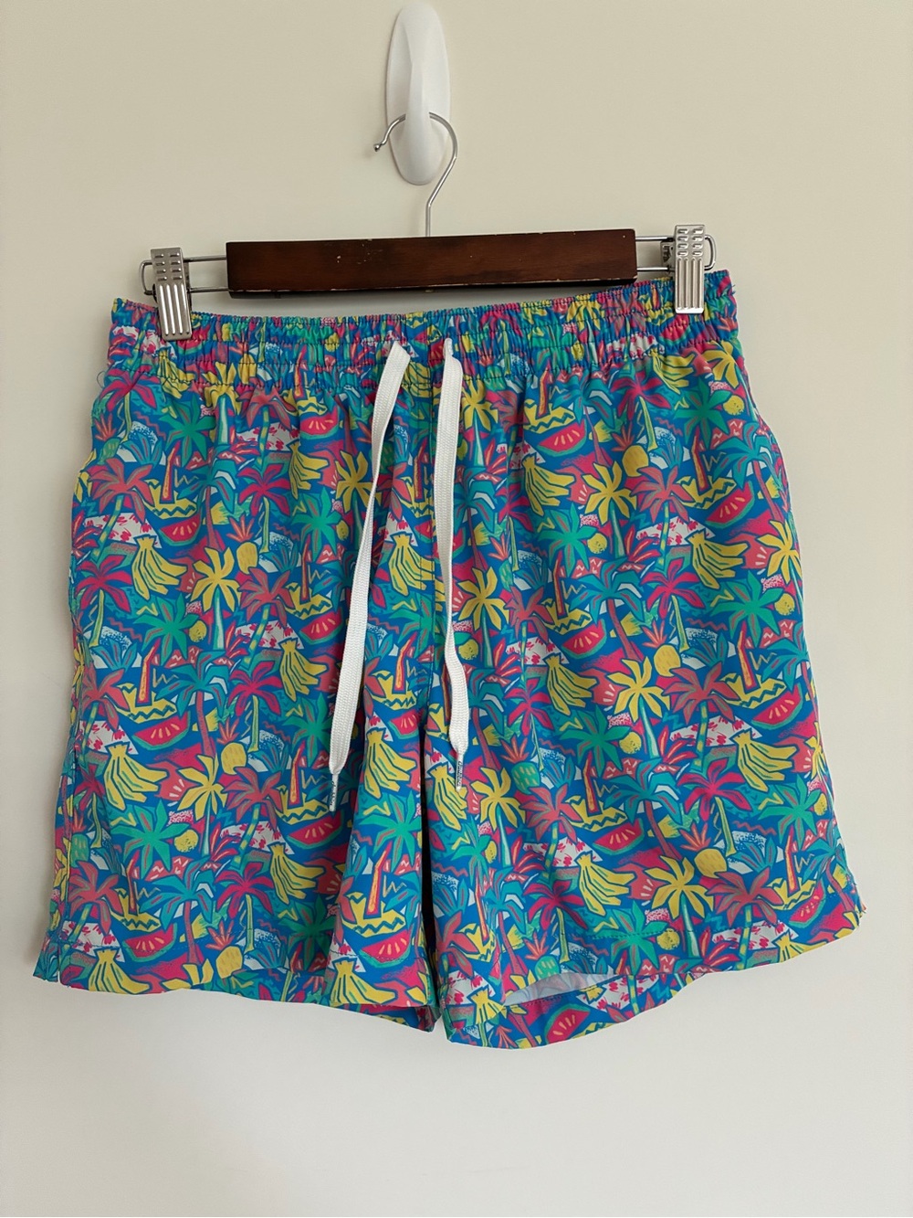 chubbies Teal Multi Tropical Drawstring swim shorts size m 5.5 inseam
